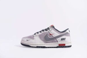 Nike SB Dunk Low & Supreme
